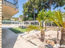 Houses (villa / tower), 268 m², near bus and train, Calle de Salvador Dalí