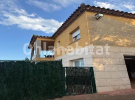 Houses (villa / tower), 305 m², almost new, Calle Isidre Nonell