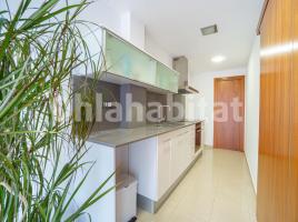 Flat, 97 m², almost new