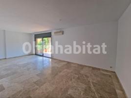 Louer àtic, 161 m², près de bus et de train, Calle d'Esteve Pila