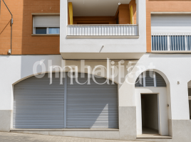 Local comercial, 104 m², cerca de bus y tren, Calle Arnau Palau