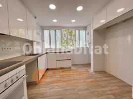 Piso, 115 m², cerca de bus y tren, Calle de Guipúscoa
