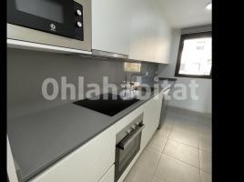 For rent flat, 132 m², near bus and train, almost new