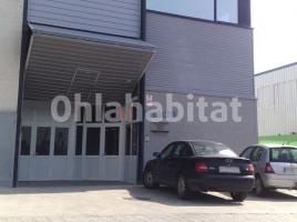 Louer , 284 m², Zona