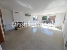 For rent Houses (villa / tower), 360 m², Calle zona urb. grau, s/n