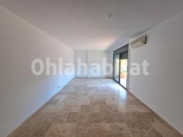 Alquiler ático, 161 m², cerca de bus y tren, Calle d'Esteve Pila