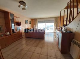 Casa (unifamiliar adosada), 231 m², cerca de bus y tren