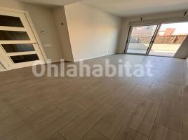 Louer pis, 69 m², près de bus et de train, presque neuf