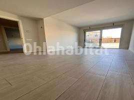 Louer pis, 69 m², près de bus et de train, presque neuf