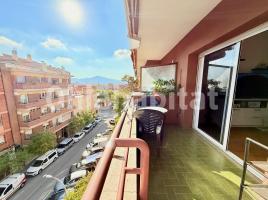 Flat, 85 m², near bus and train, Calle Santiago Russinyol