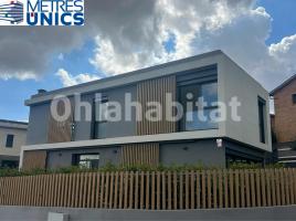 Casa (unifamiliar aïllada), 230 m², seminou, Calle de la Garrotxa