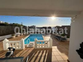 (xalet / torre), 210 m², près de bus et de train, presque neuf