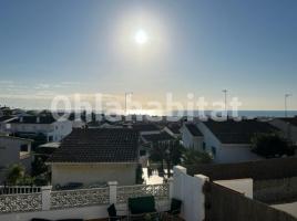 (xalet / torre), 210 m², près de bus et de train, presque neuf