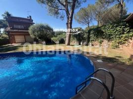 Casa (unifamiliar adossada), 318 m², Zona