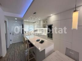 Casa (unifamiliar adosada), 221 m², seminuevo, Zona
