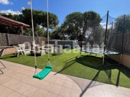  (unifamiliar adossada), 239 m², presque neuf