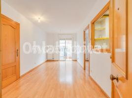 Dúplex, 85 m², cerca de bus y tren, Calle de València