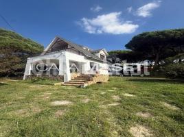 Casa (unifamiliar aïllada), 369 m², Calle Canigó, 562