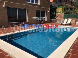 Casa (unifamiliar adosada), 242 m², Zona