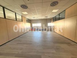 Louer , 400 m², Zona