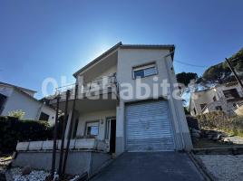 Houses (villa / tower), 232 m², almost new