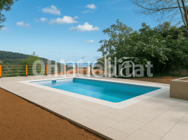 Houses (detached house), 330 m², almost new