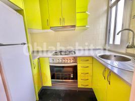 Pis, 67 m², prop bus i metro, Calle de Provençals