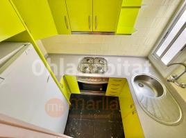 Pis, 67 m², prop bus i metro, Calle de Provençals