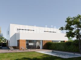 Casa (unifamiliar adossada), 170 m², prop de bus i tren, nou