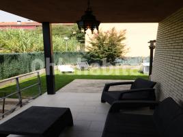 Houses (terraced house), 230 m², near bus and train, almost new