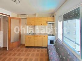 Àtic, 36 m², prop de bus i tren, Calle Miquel Biada
