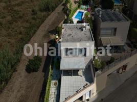 Houses (villa / tower), 258 m², almost new