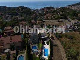 Houses (villa / tower), 258 m², almost new
