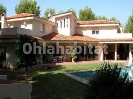 Houses (villa / tower), 650 m², Calle Pintor Sorolla