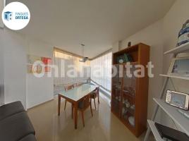 Casa (unifamiliar adosada), 270 m², cerca de bus y tren, seminuevo