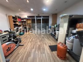 Business premises, 70 m², near bus and train