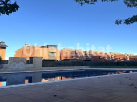 Houses (terraced house), 210 m², almost new