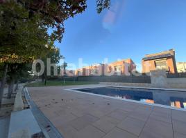 Houses (terraced house), 210 m², almost new