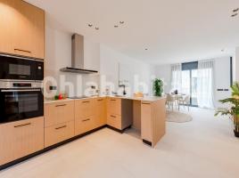 Dúplex, 114 m², cerca de bus y tren, seminuevo