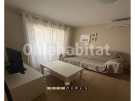 Pis, 76 m², près de bus et de train