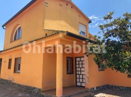 Houses (villa / tower), 238 m², Calle Grevol, 8
