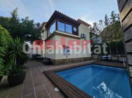 Houses (villa / tower), 204 m², Calle del Planeta
