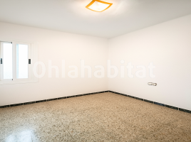 Pis, 73 m², près de bus et de train