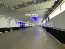 Louer , 4915 m², Zona