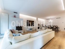Flat, 204 m², near bus and train, almost new, Paseo PERE III