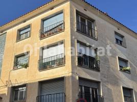 Propiedad vertical, 902 m², cerca de bus y tren