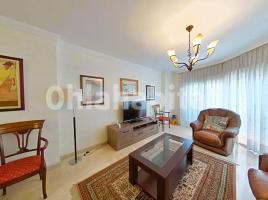 Pis, 142 m², près de bus et de train, Calle Provença