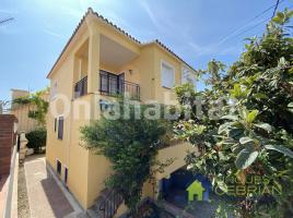 Louer  (unifamiliar adossada), 140 m², près de bus et de train, Calle Mimoses, 12