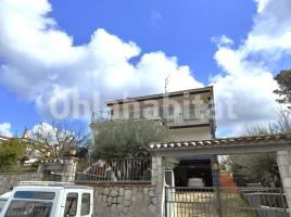 Houses (villa / tower), 337 m², Calle l'Espígol